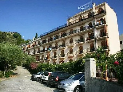 Ipanema تاورمينا