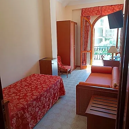 فندق Ipanema تاورمينا